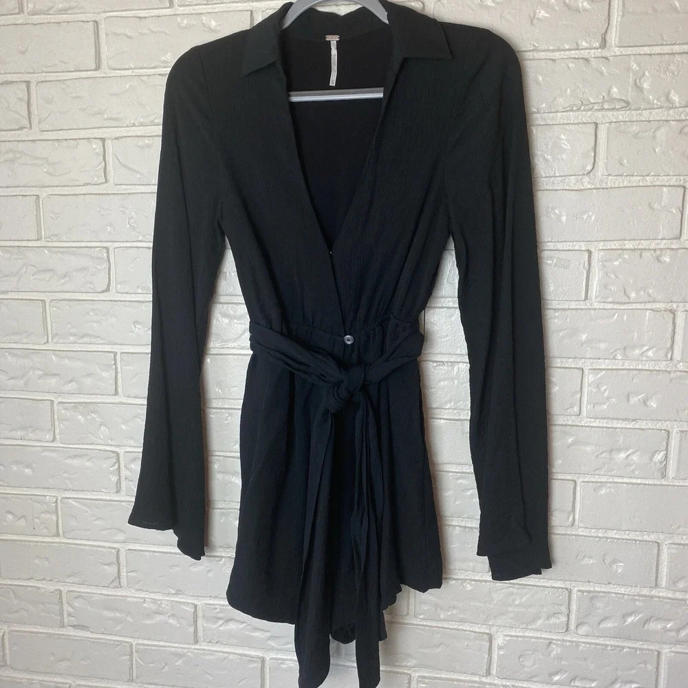 Free People Short Romper Black Size XS Long Sleeve Lined Belt Plunge Neckline‎